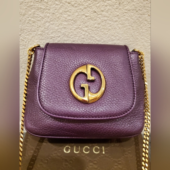 LIKE NEW- Gucci GG Logo Leather Flap Gold Chain shoulder bag - Picture 6 of 17